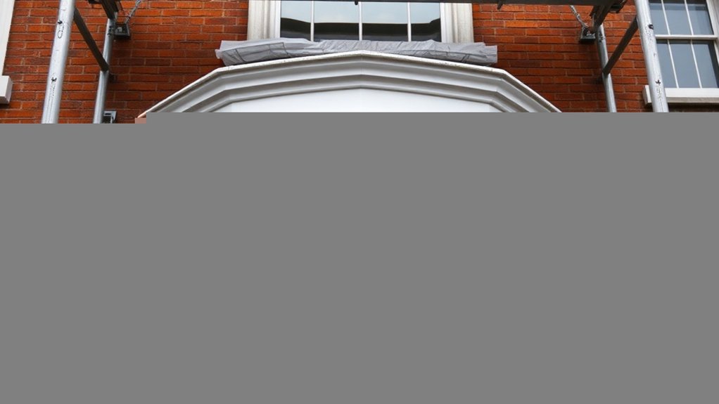 Bay Windows Pinner